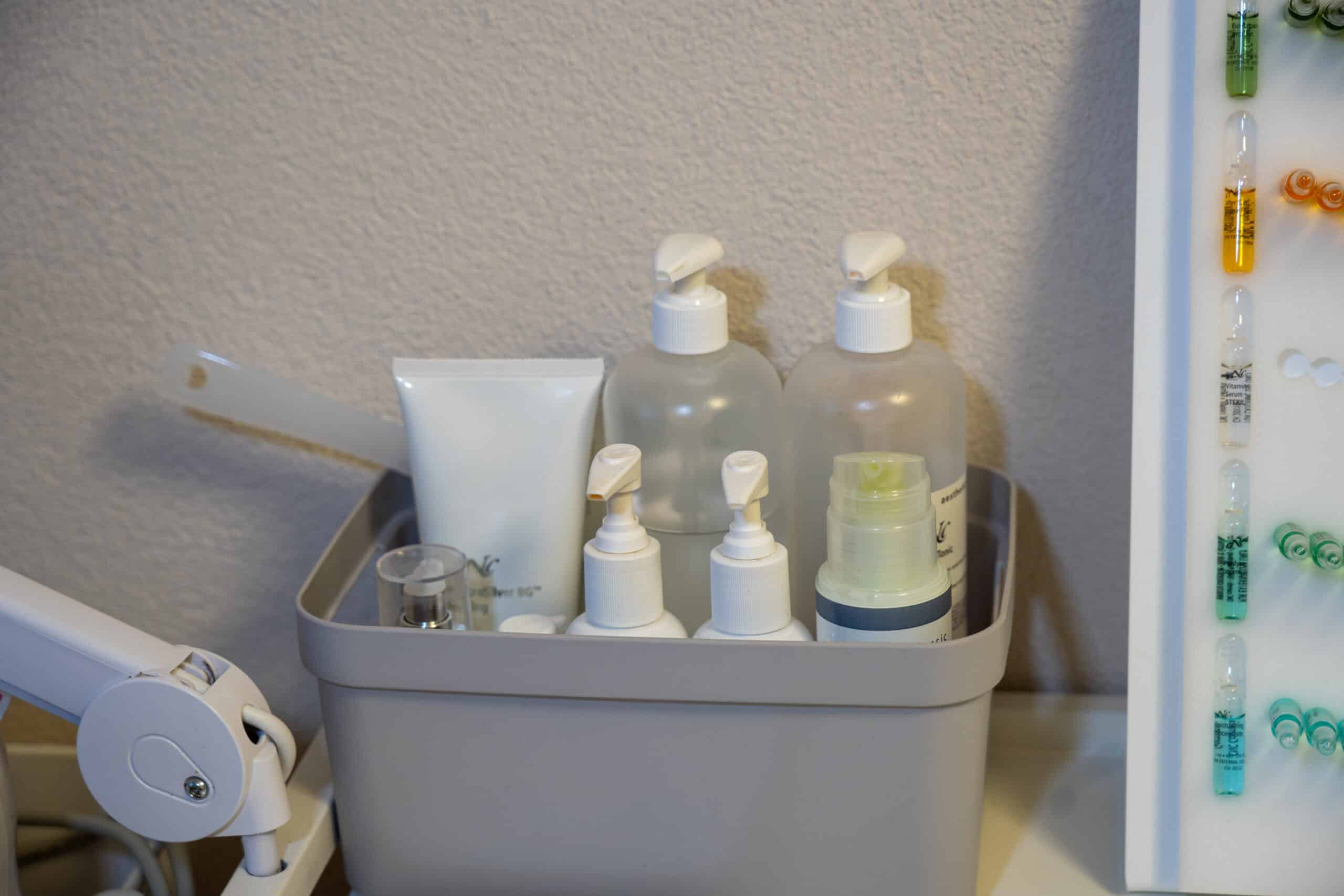 Kosmetische Produkte in einem Schweizer Schönheitssalon